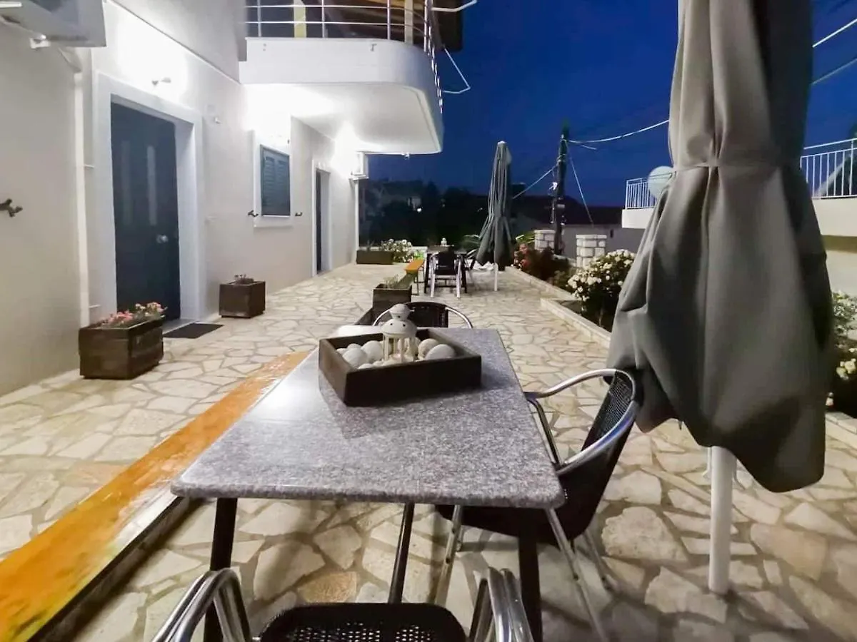 Dina'S Apartment Himare 0*,  Albania