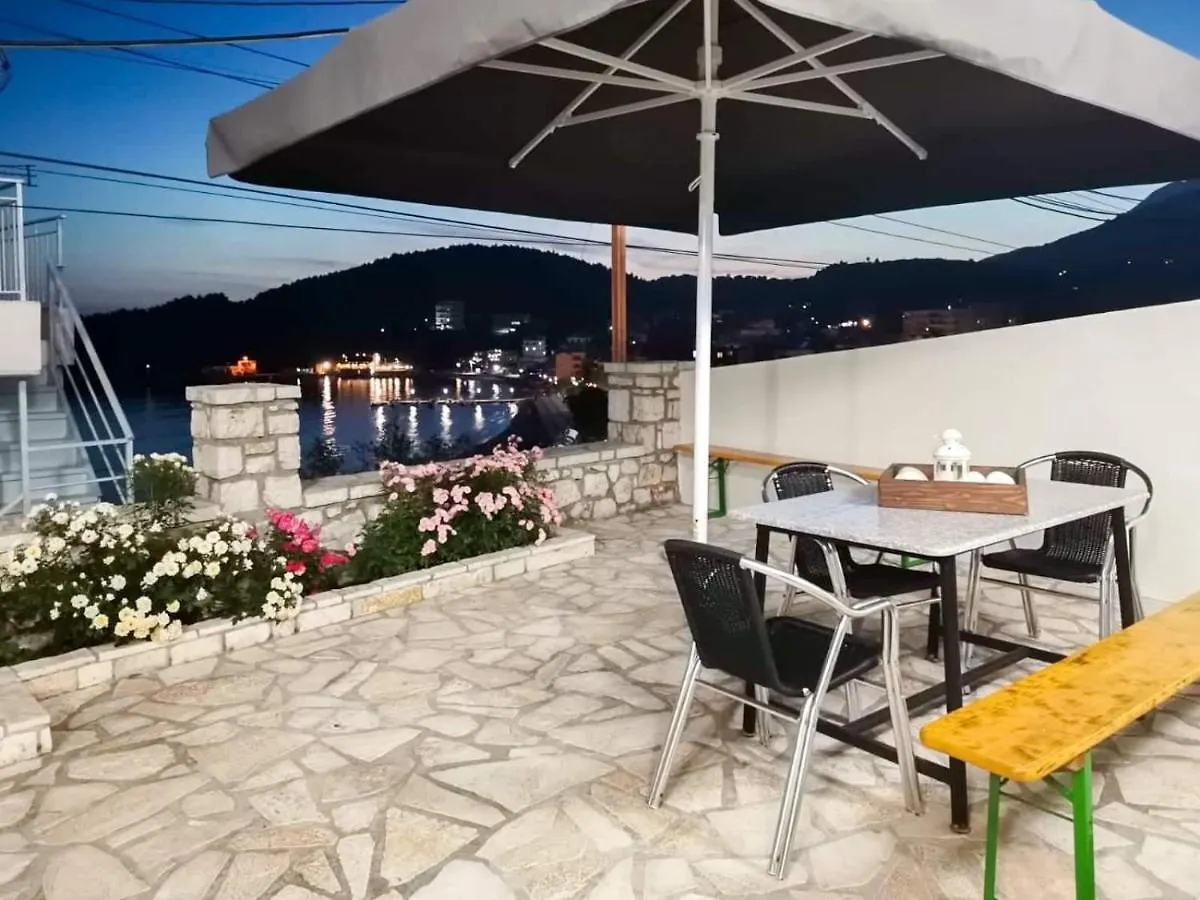 Dina'S Apartment Himare 0*,